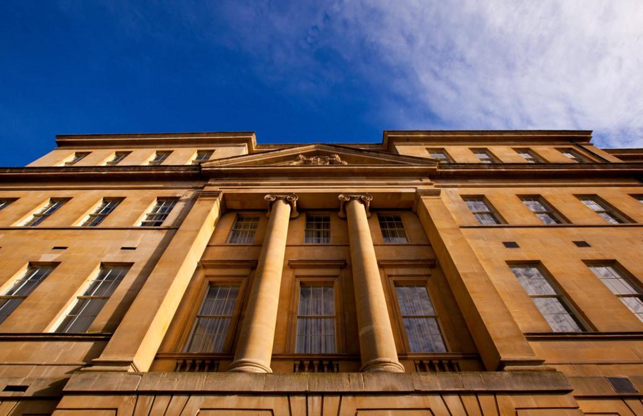 더 게인즈버러 배스 스파 호텔 바이 Ytl 바스 외부 사진 The facade of the Royal School of Mines