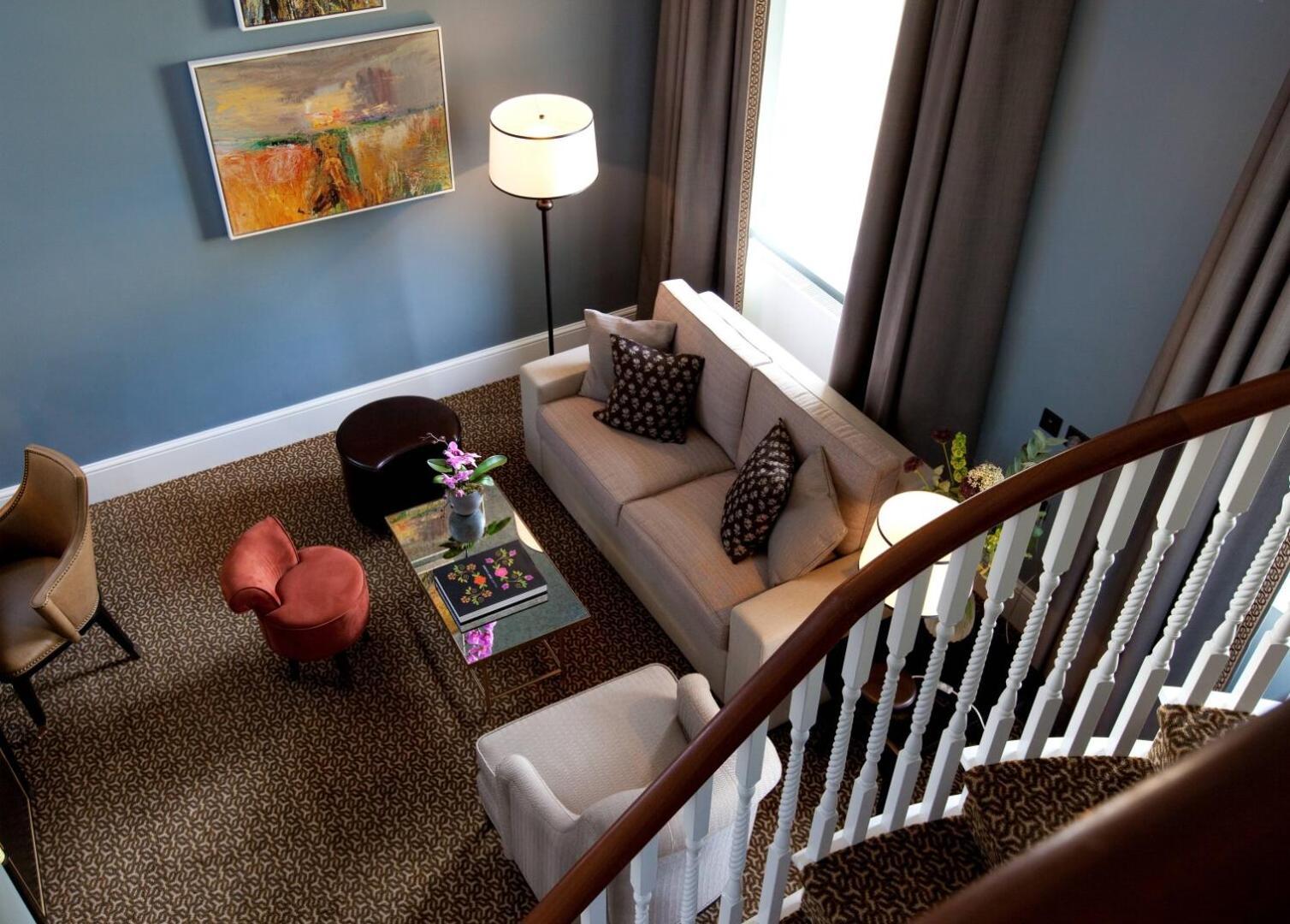 더 게인즈버러 배스 스파 호텔 바이 Ytl 바스 외부 사진 A living room in a typical apartment at the Hotel Commonwealth